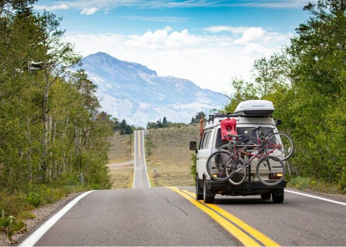 Les indispensables à emporter pour un road trip en van réussi-